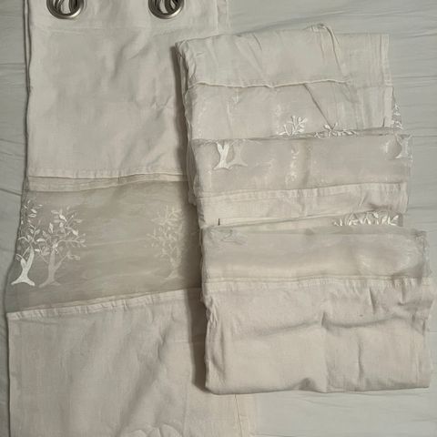 Hvite gardiner fra Kid med mønster 4 stk selges