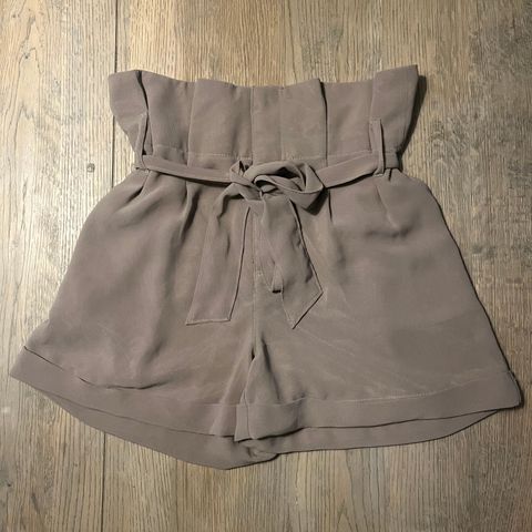 Shorts high-waist m/ sløyfe