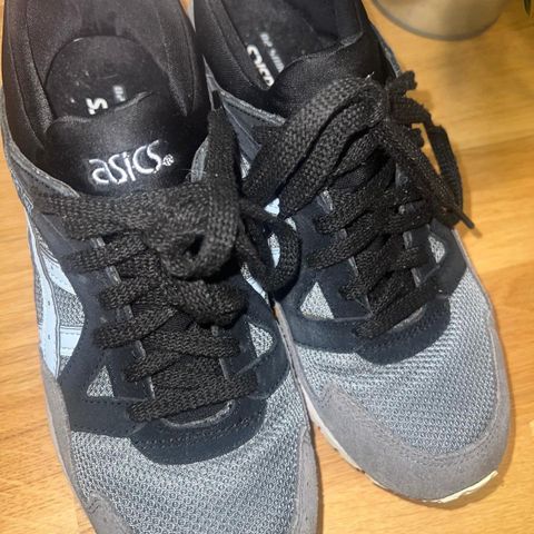 Asics joggesko / boots / lue / vinterklær / ytterklær /