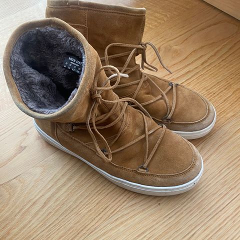 Original skinn Moon Boot str 41