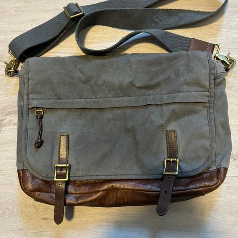 Fossil messenger veske