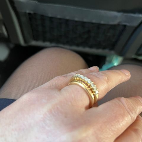 Gull ring med 8 stk diamanter