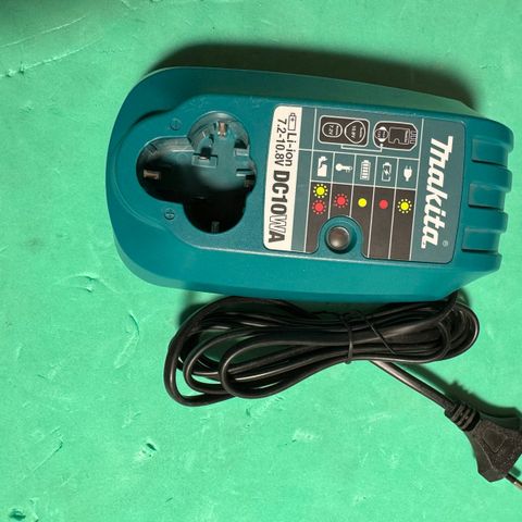 Makita 10.8V batterilader