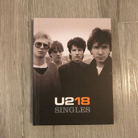 U2 18 SINGLES CD/DVD/bok