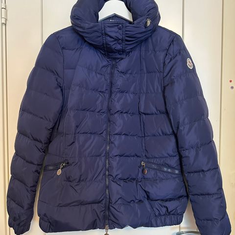 Moncler dunjakke str 4