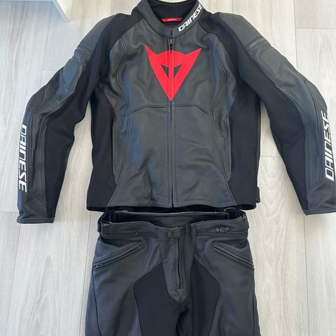 Dainese skinnjakke  56" kun jakke