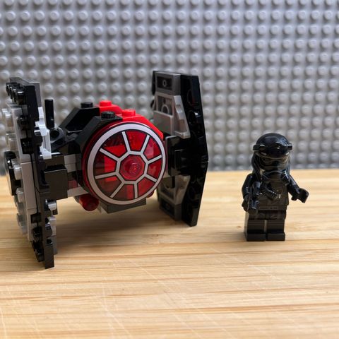 Star Wars LEGO 75194 First Order TIE Fighter Microfighter