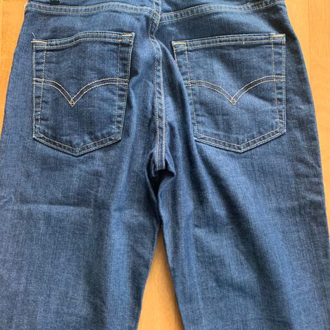 Levis bukse dame 27 x 32 (sent 90-tall/tidlig 2000)