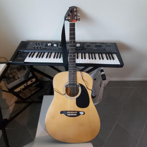 SX akustisk gitar med pickup og nye strenger, byttes i el-gitar.