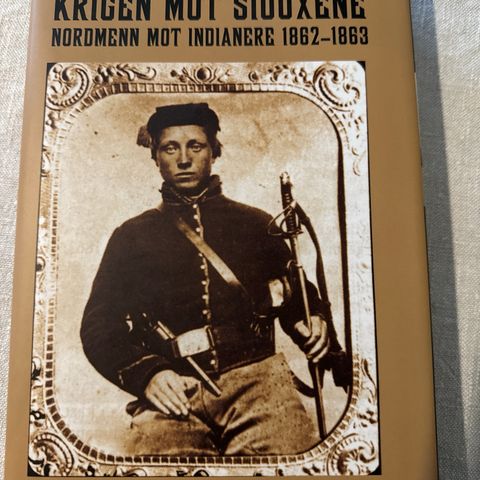 Krigen mot siouxene: Nordmenn mot indianere 1862-1863 / innb. Ulest