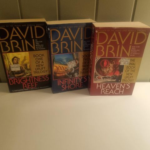 David Brin. Trilogi. Fantasy.  Engelsk tekst.  Selges samlet kr 80