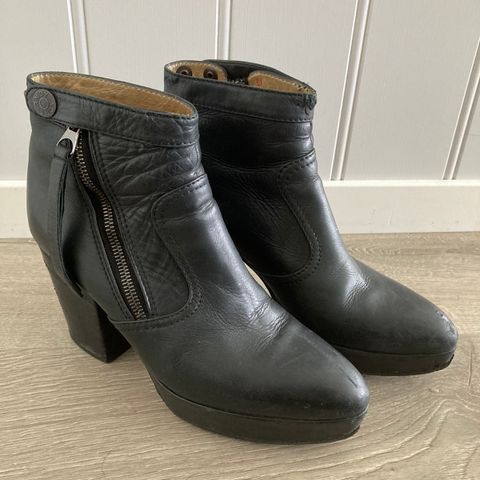 Acne boots str 37