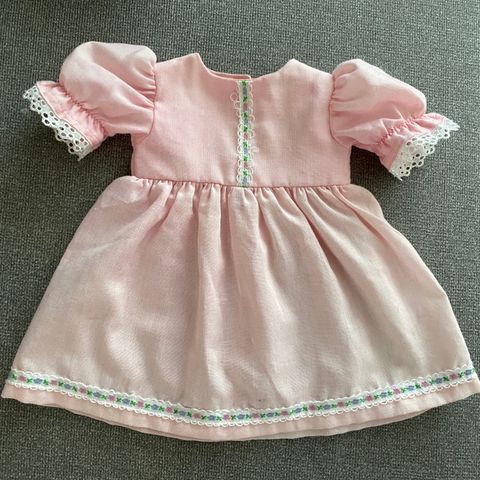 Nydelig kjole til baby born dukke