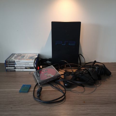 Billig Playstation 2 samling med spill og 2stk turbokontrollere.