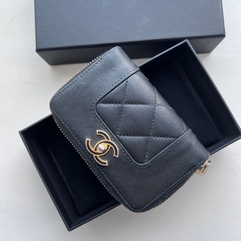 Chanel mademoiselle lambskin zip coinpurse