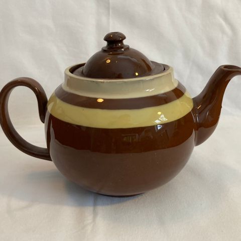 Klassisk Brown Betty Tekanne earthenware made in England,  1970