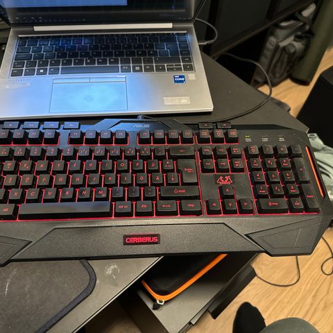 Asus Cerberus gaming tastatur (Tysk tegnsett!)