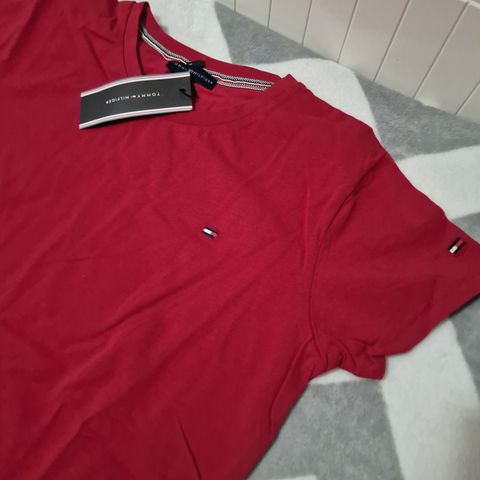 Ny Tommy Hilfiger t-skjorte str XL