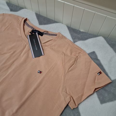 Ny Tommy Hilfiger t-skjorte str XL,  kan sendes