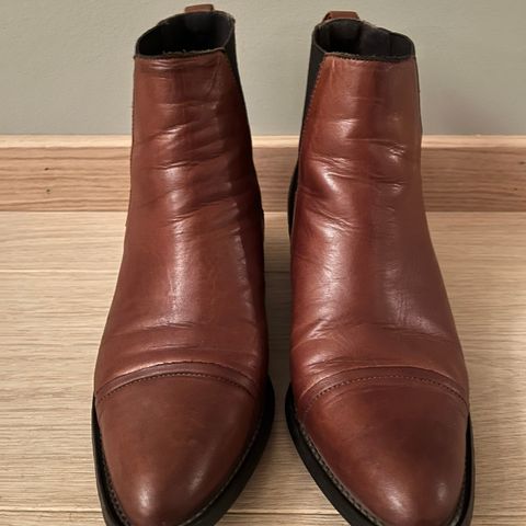 Bianco Biacarol Chelsea Boots ~ klassiske, cognacfargede skoletter for vår