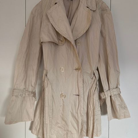 Trenchcoat, Tara str 40