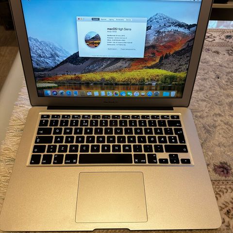 Macbook Air 13 inch -  2017 modell. 250GB og 8GB RAM