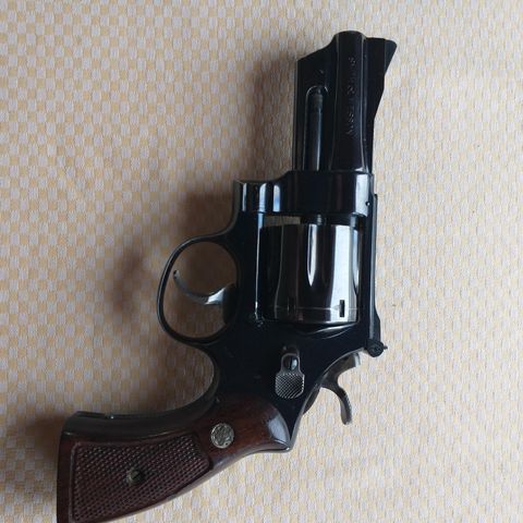 S&W 357 Mag. Revolver (Snub) 31/2" løp.