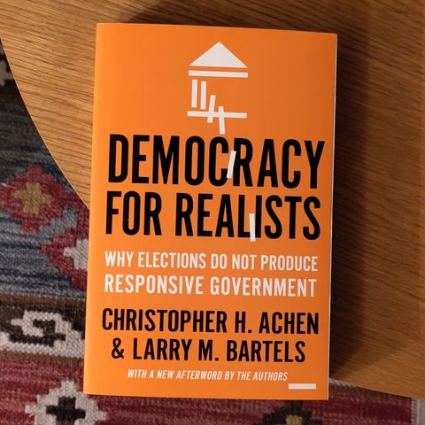 Democracy for Realists, av Christopher Achen og Larry Bartels