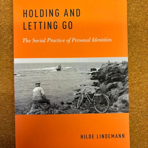 Holding and letting go av Hilde Lindemann