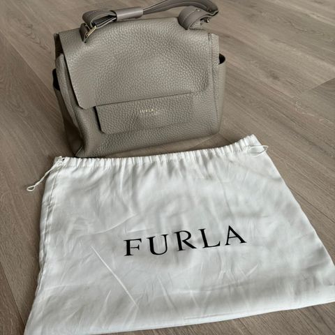Furla Grey Leather Medium Capriccio Top Handle Bag / Shoulder Bag / Vesker