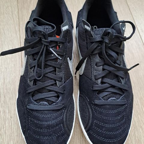 NIKE  STREETGATO  Innefotballsko  Str 36.5. UBRUKT