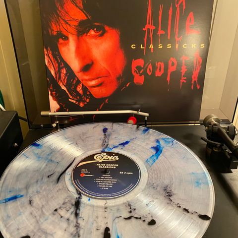 Alice Cooper - "Classics" blå/sort splatter på klar vinyl (dobbelt-LP)