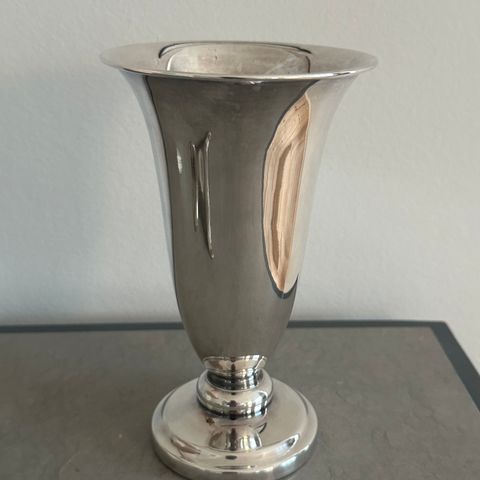 Vase i sølvplett