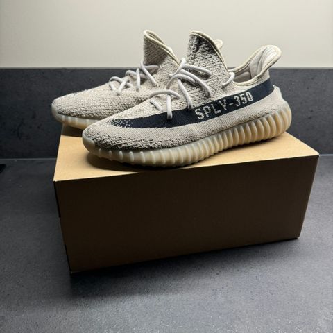 Yeezy Boost 350 V2 Granit 44 2/3