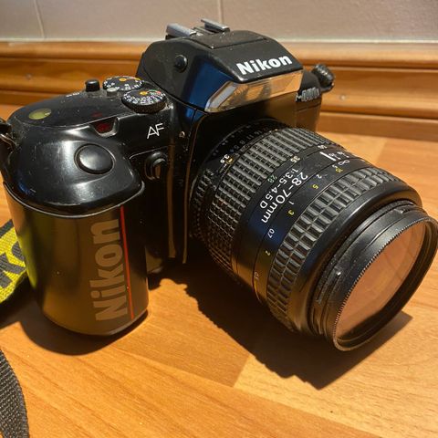 Nikon F-401x med objektiv
