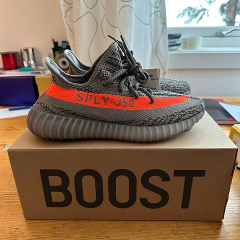 Ubrukte Yeezy 350 Beluga Reflective 42 2/3