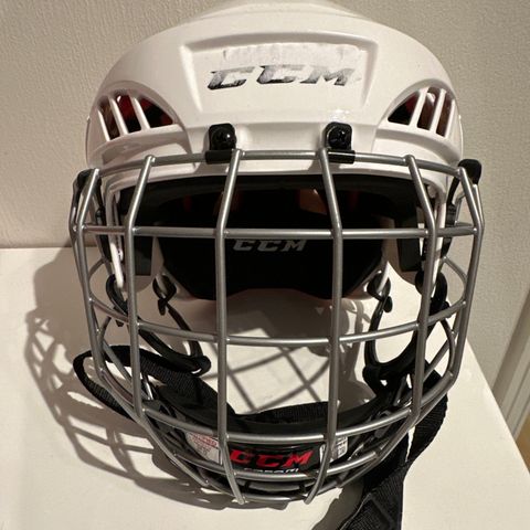 Hockeyutstyr selges; hjelm, strømper, hansker, kølle mm