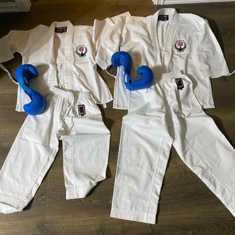 Karate drakter Budo Nord og håndsker Adidas