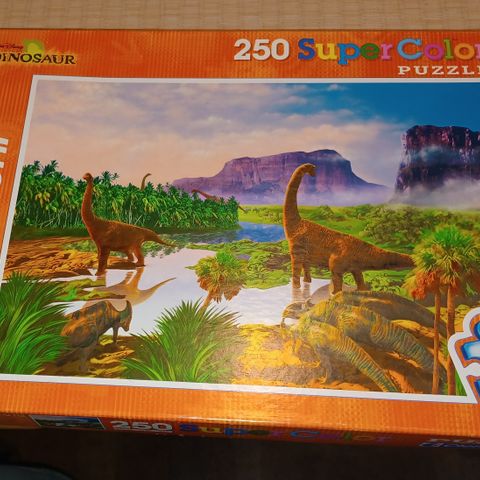 Dinosaur puslespill fra Disney på 250 brikker.