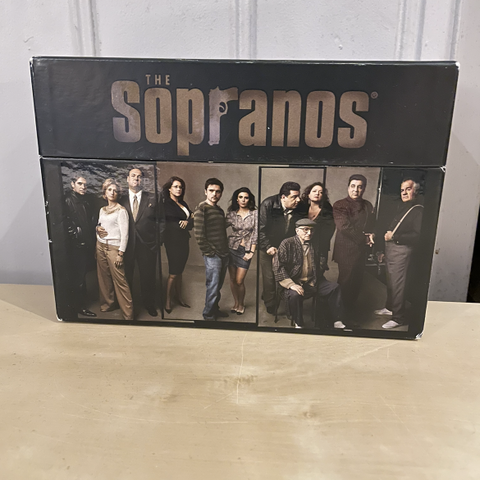 THE SOPRANOS: (Komplett Samling) Tar i mot Bud