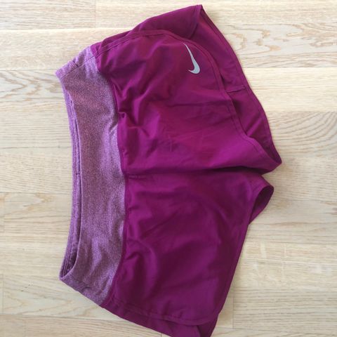 Nike shorts, 100,-