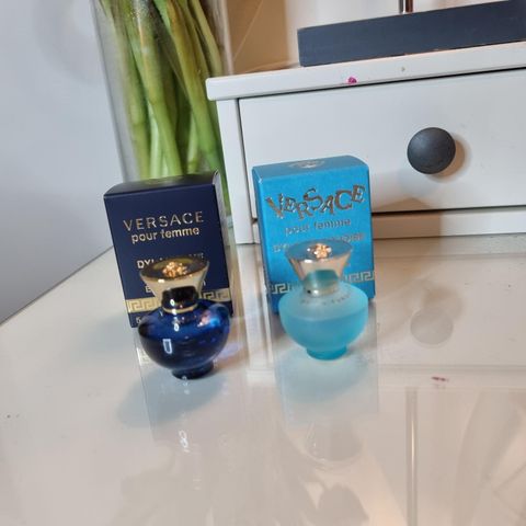 Versace Dylan Blue 5ml edt, og Dylan Turquise 5ml edt.