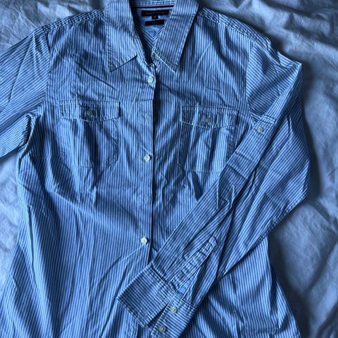 Tommy Hilfiger skjorte. Bluse St 10 /m 50 kr