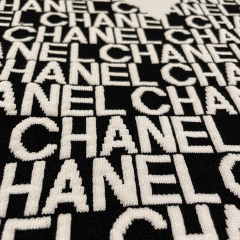 Ubrukt Chanel Unisex Genser. Retail : 35.000