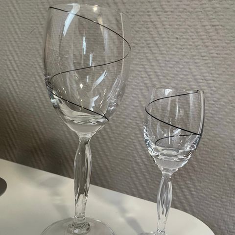 5 krystall spiral vinglass og 4 likørglass