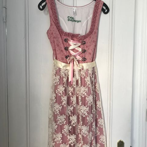 Dirndl fra Original Salzburger med bluse st. 36