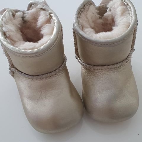 UGG sko selges