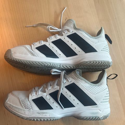 Innesko, gymsko, håndballsko fra Adidas