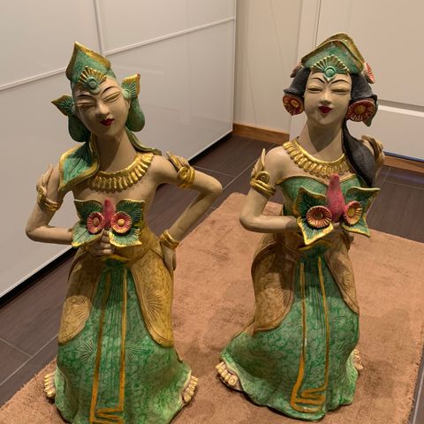 2 vakre store kinesiske skulpturer selges