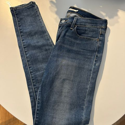 Levis jeans str. 28